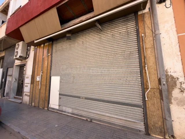 Edificio completo en venta en el centro de Cox – 380 m2 construidos, local + 3 viviendas — 2