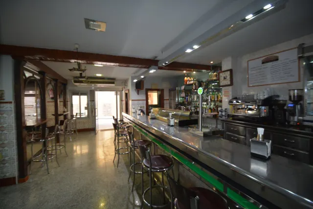 ¡¡ Gran oportunidad de negocio !! Venta de dos locales comerciales, opción a compra o traspaso. — 4