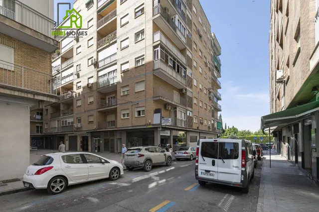 Piso en Calle Arabial con Vistas Despejadas al Parque García Lorca — 24
