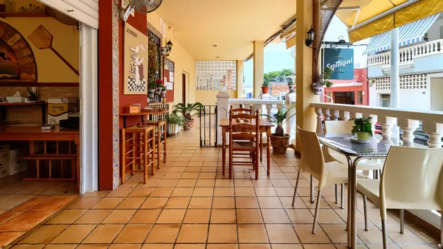 Gran oportunidad de negocio o vivienda en la Playa de Chilch - foto 5