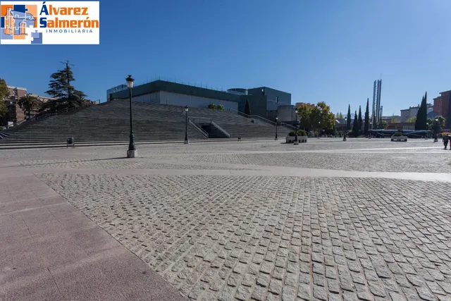 Local comercial en venta en calle agustina de aragón — 26