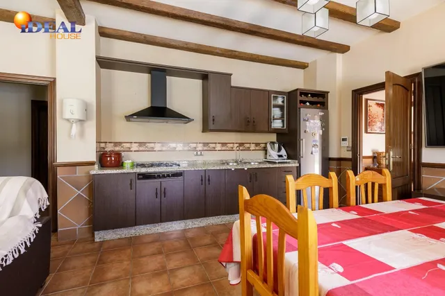 Casa con terreno ubicada en plena naturaleza, a tan solo 2km de Montefrio. — 32