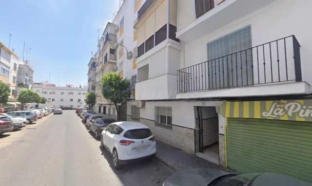 Inmueble Ocupado-Sin Posesión. Piso en venta en Juan Sebasti - foto 3
