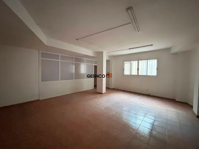 LOCAL COMERCIAL BIEN SITUADO — 8