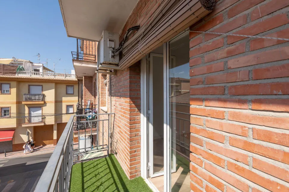 ¡Oportunidad en Armilla! Piso reformado de 3 dormitorios.