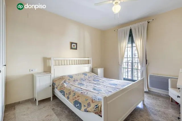 Adosado con espectacular terraza panorámica y piscina a 20 min de Granada — 16
