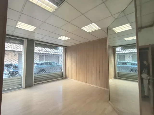 LOCAL CÉNTRICO DE 241M2 — 18