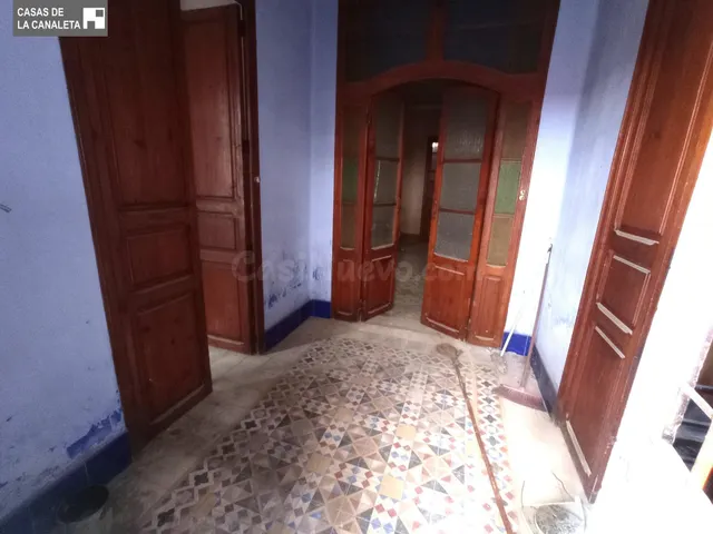 CASA INDEPENDIENTE EN MISLATA PARA DERRIBAR O REHABILITAR TO - foto 2