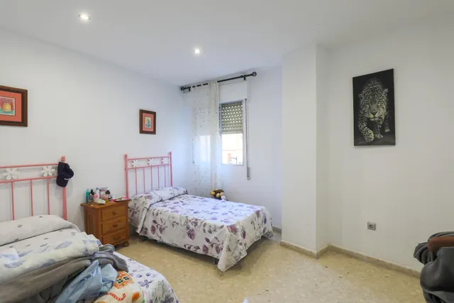Amplio Piso de cuatro habitaciones en el corazón de Durcal — 12