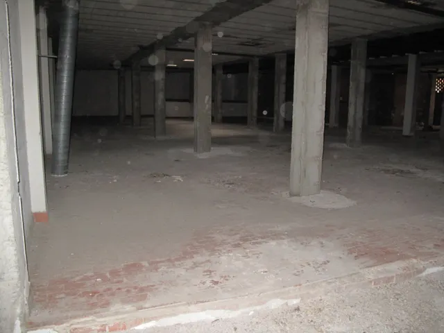 ++se vende local comercial dando a dos calles en esquina en el palmar murcia++ 946m2 — 12