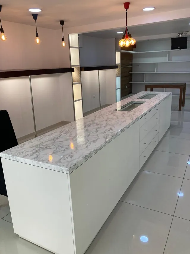 SE VENDE LOCAL MUY CÉNTRICO (para invertir) — 2