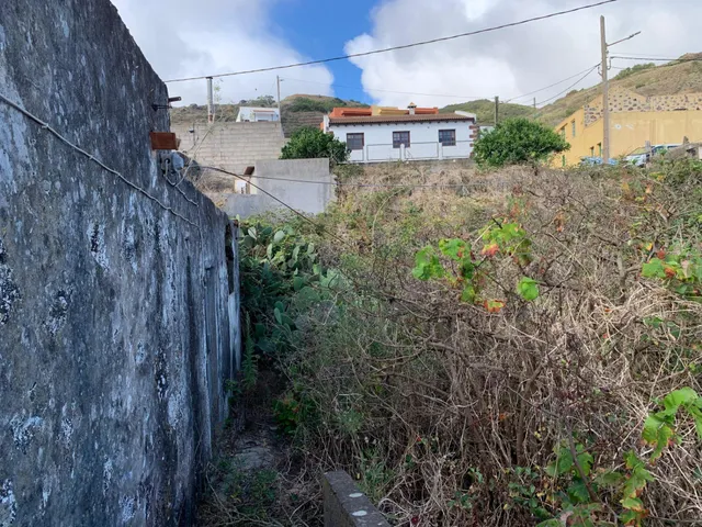 Casa con terreno y muchas posibilidades en El Hoyo del Barrio, El Hierro — 11