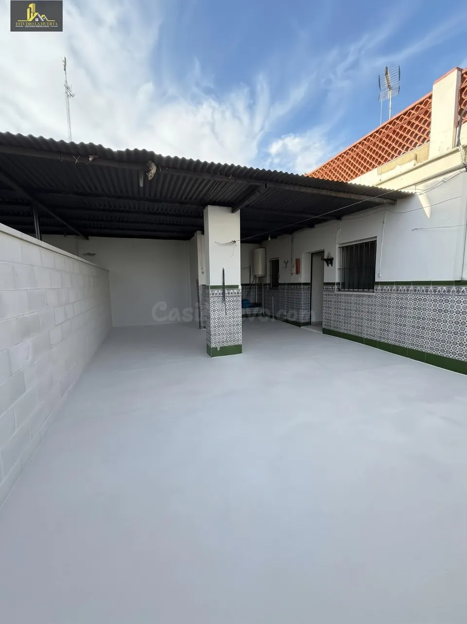 Magnífica casa de 4 dormitorios con gran patio trasero en Guadalcacín