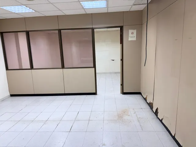 LOCAL COMERCIAL CON POSIBILIDAD DE CAMBIO DE USO — 6