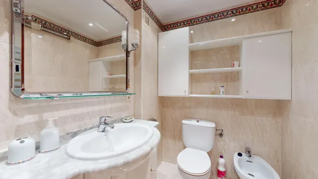 Piso de tres dormitorios de nueva construcción y con garaje — 32