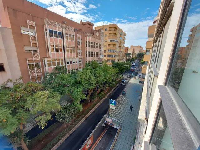 oficina en venta situada en la plaza mayor de El Ejido - foto 3