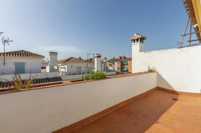 ADOSADO EN VENTA EN MARACENA JUNTO A PARADA DE METRO — 44