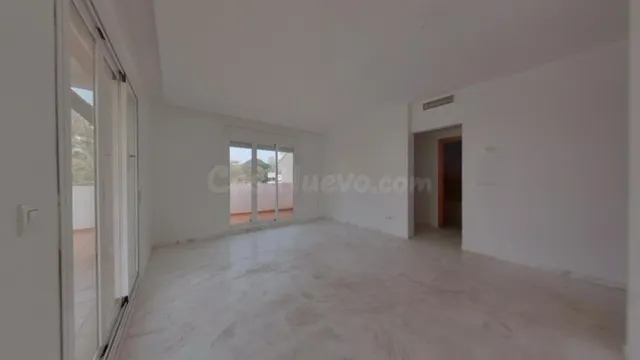 Benalmádena - Ático, 2 Dormitorios, Amplia Terraza - foto 3