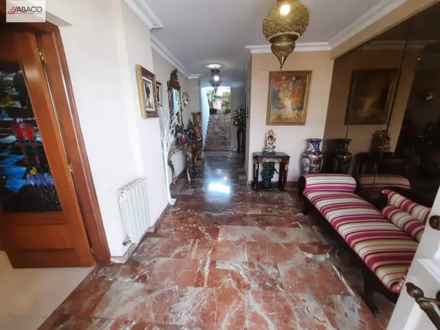 Elegante chalet con maravilloso jardín y vistas privilegiadas. — 24