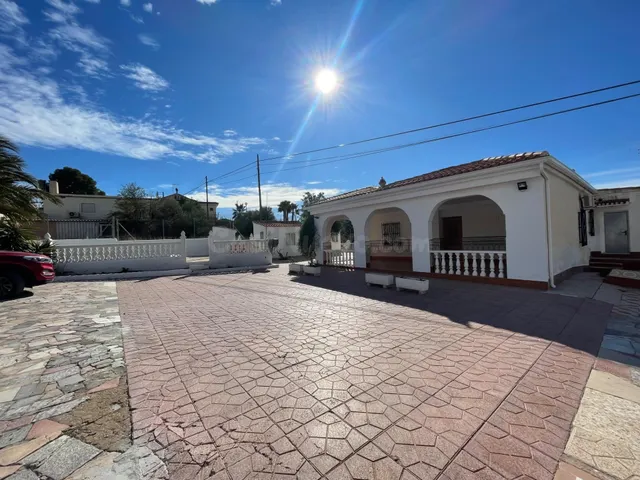 SE VENDE CHALET CON CASA DE INVITADOS EN ELCHE, URBANIZACIÓN - foto 3