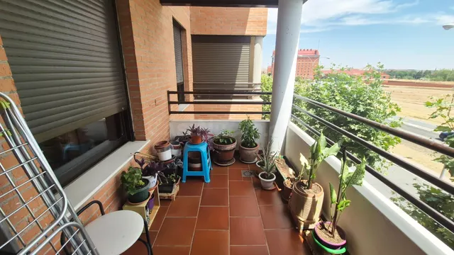 PISO EN VENTA EN EL ZURGUÉN, SALAMANCA. Urbis te ofrece una  - foto 3