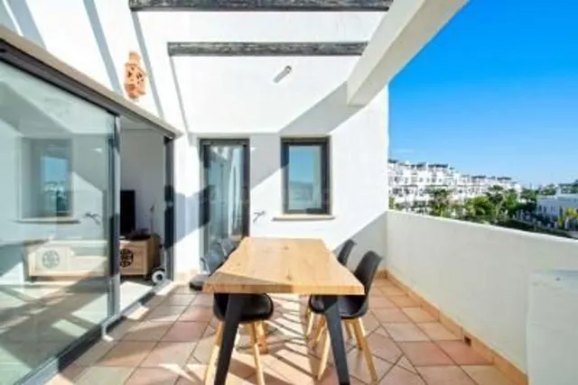 Precioso ático dúplex con vistas panorámicas en Estepona - foto 2