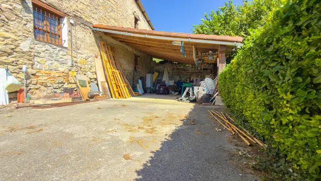 Caserío adosado con 16.277 m2 de terreno a un paso de Donostia — 32