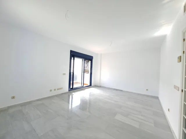Ático único con solárium privado en zona privilegiada de Est - foto 4