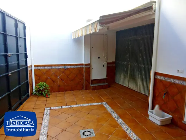 Amplia vivienda con garaje en Barriada la Pita (Zona Este de Jerez) — 2