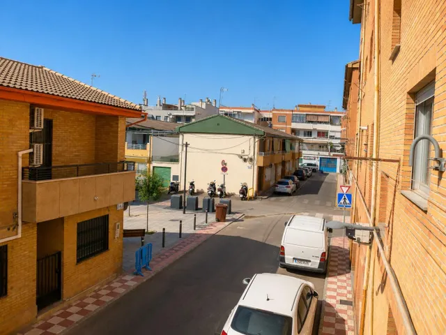 Piso en Armila junto parada de metro todo exterior. — 34