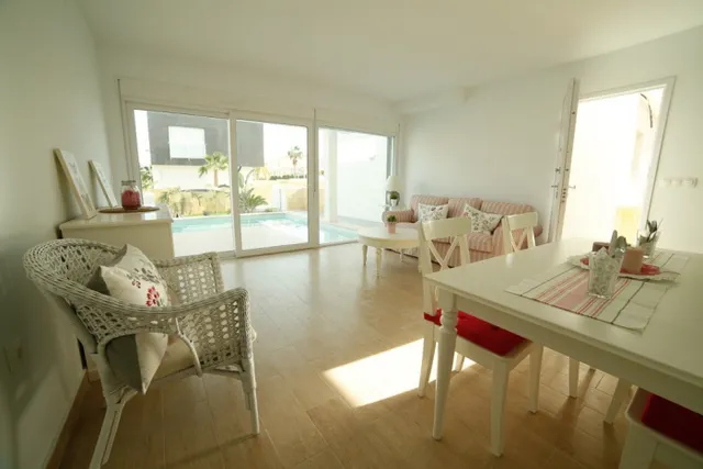 Chalet Mod. LINDA de hasta 4 dormitorios con parcela con jardin y piscina incluida — 40