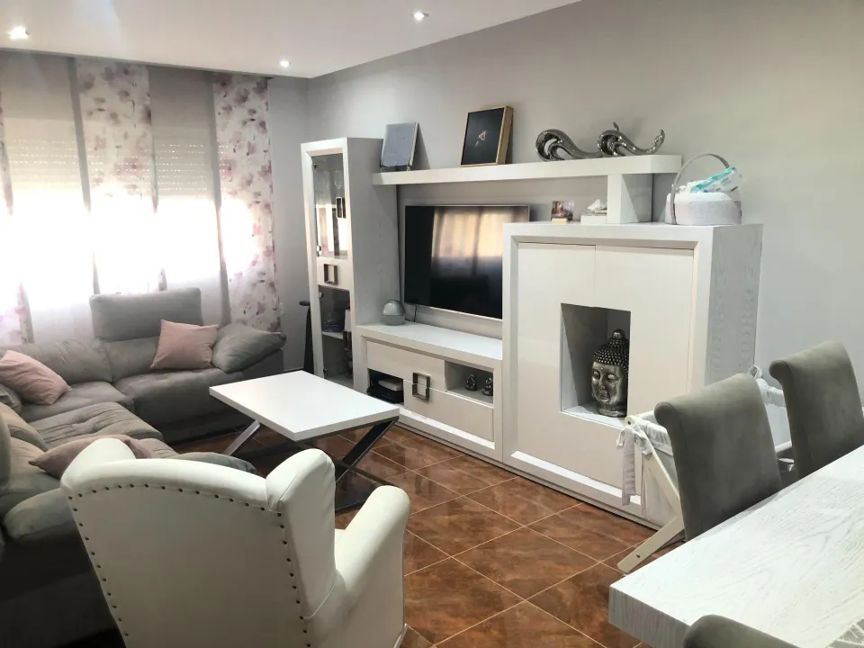 BONITA TRIPLEX SEMINUEVA A LA VENTA EN LA CURVA