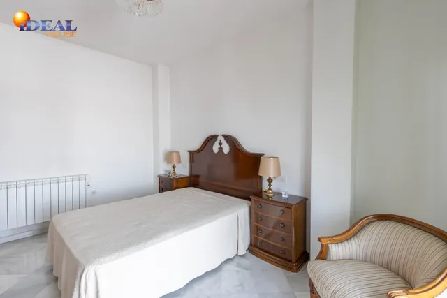Chalet pareado con piscina, jardín y bonitas vistas a Granada en La Zubia — 39