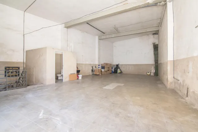 Se vende local comercial con amplio sótano ideal para cambio - foto 2