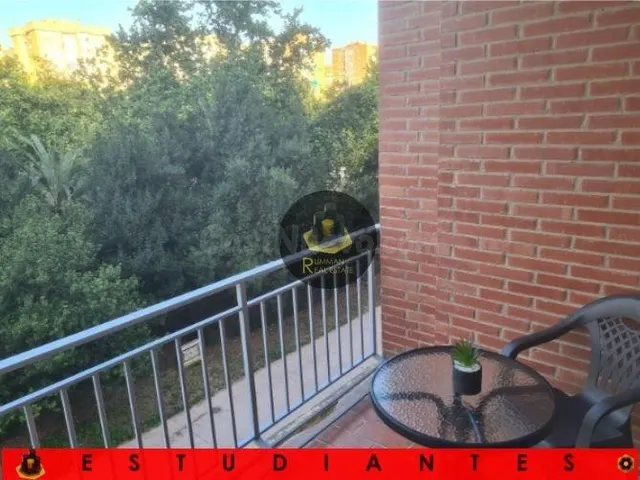 EST/ Piso de CUATRO dormitorios en CARTUJA - foto 5