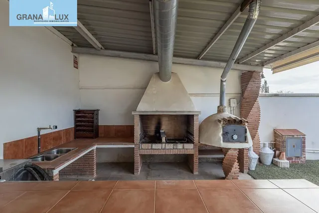 Chalet independiente con pozo propio y placas solares — 31