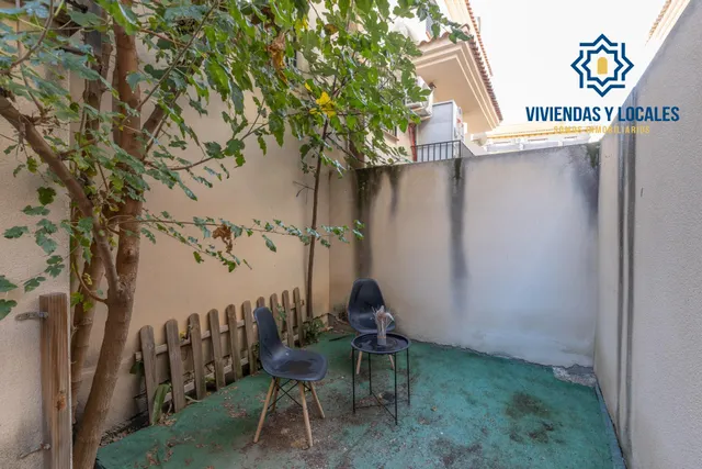 Amplia adosada en una de las mejores zonas de Churriana de la Vega — 10