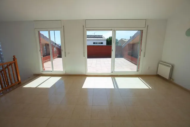 Chalet independiente con gran terraza en Calafell — 26