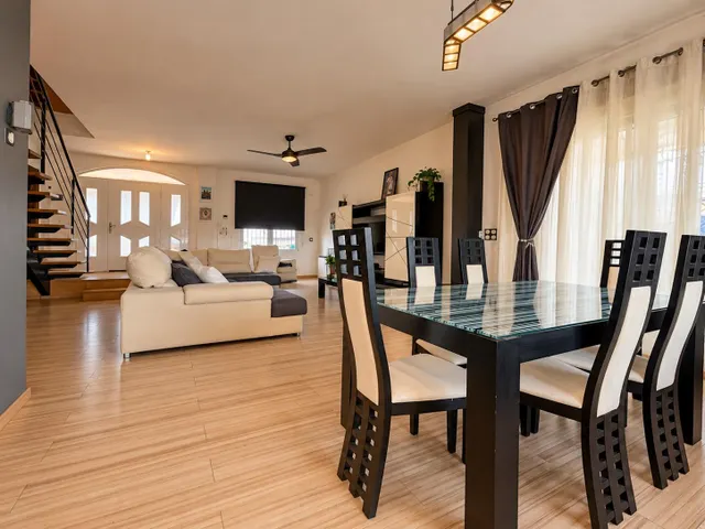 Espectacular  casa unifamiliar con piscina privada, domótica y placas solares — 9