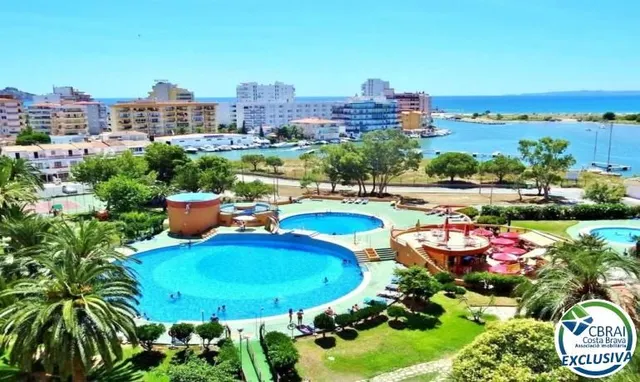 Bonito apartamento en Roses con piscinas comunitarias y vistas abiertas — 12