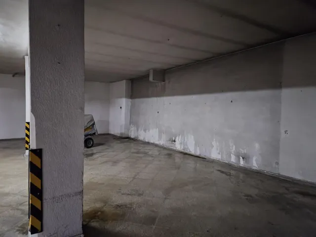 PLAZA DE GARAJE EN EL CENTRO DE GRANADA, JUNTO PLAZA TRINIDAD. — 4