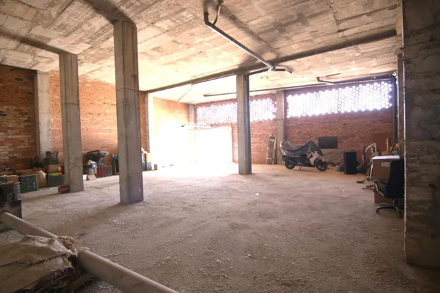SE ALQUILA LOCAL COMERCIAL DE 180 M2 — 7