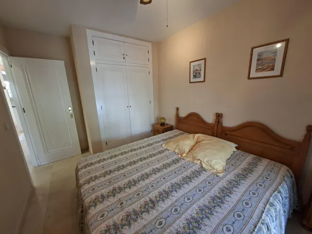 Bungalow adosado en dos plantas con jardín privativo delantero y trasero y solárium en planta alta. Reformado y totalmente amueblado. Para entrar a vivir — 7