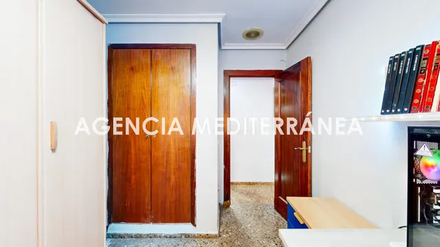 Piso en venta en Torrent, con tres habitaciones y dos baños. — 20