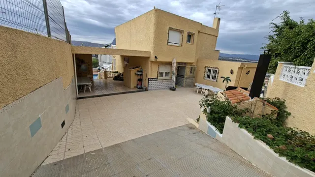 ESPECTACULAR CHALET EN BENIDORM CON APARTAMENTO DE VERANO — 26