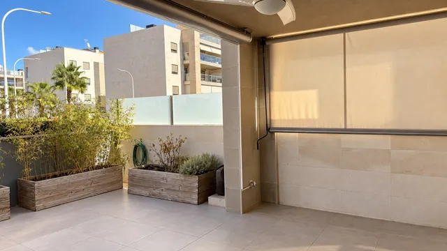 Bajo con terraza y jardín, piscina, garaje y trastero — 5