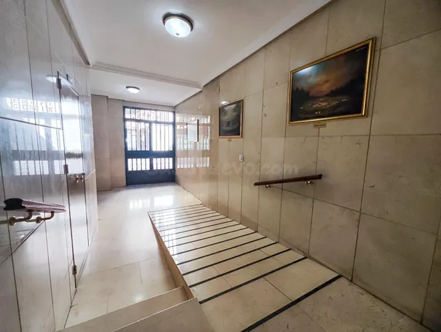 Piso Zona Plaza Mariana Pineda. — 5