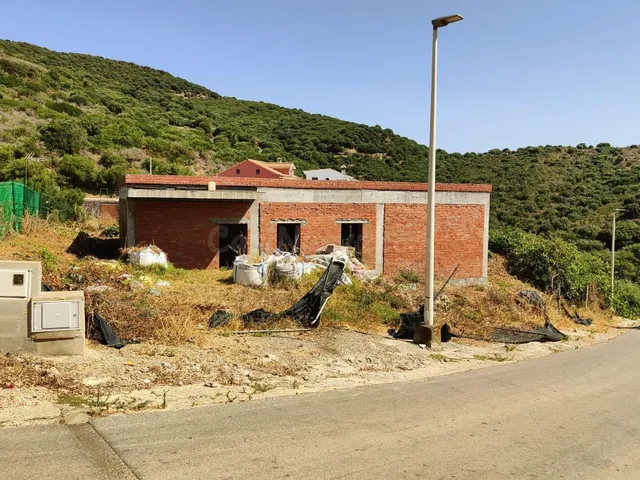 VIVIENDA EN CONSTRUCCIÓN EN EL FARO — 4