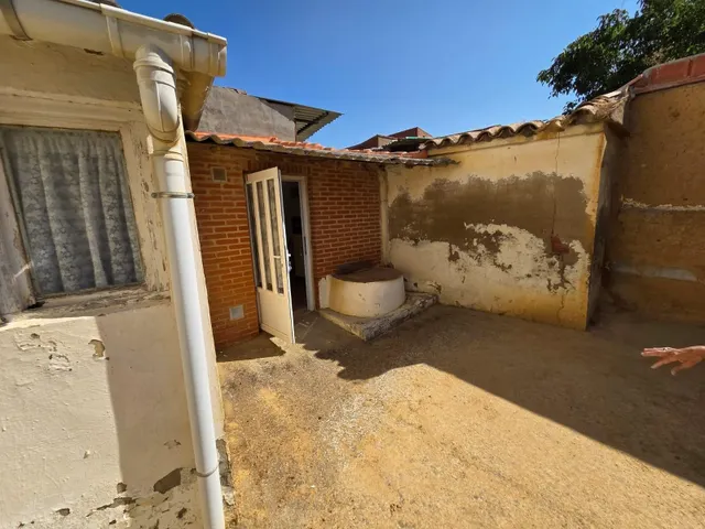 SE VENDE CASA EN CASTILFALE, 2 COCINAS,SALÓN, 6 HAB., BAÑO, PATIO, CALEFACCIÓN. — 16