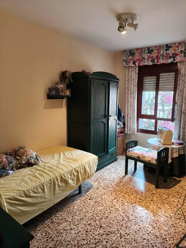 Amplia Casa en Roquetas de Mar, Ideal para Entrar a Vivir — 11